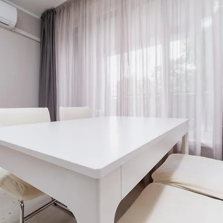 Cozy 2-bed Apartment *